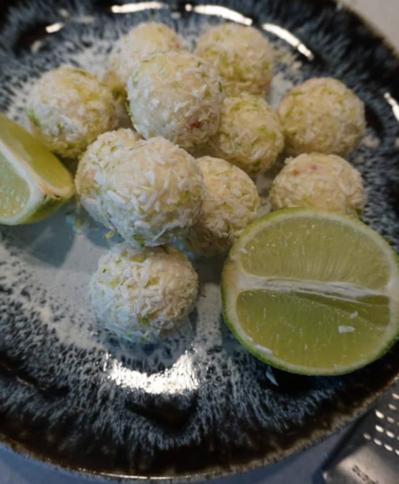 Proteinbollar med smak av jordgubb- och lime