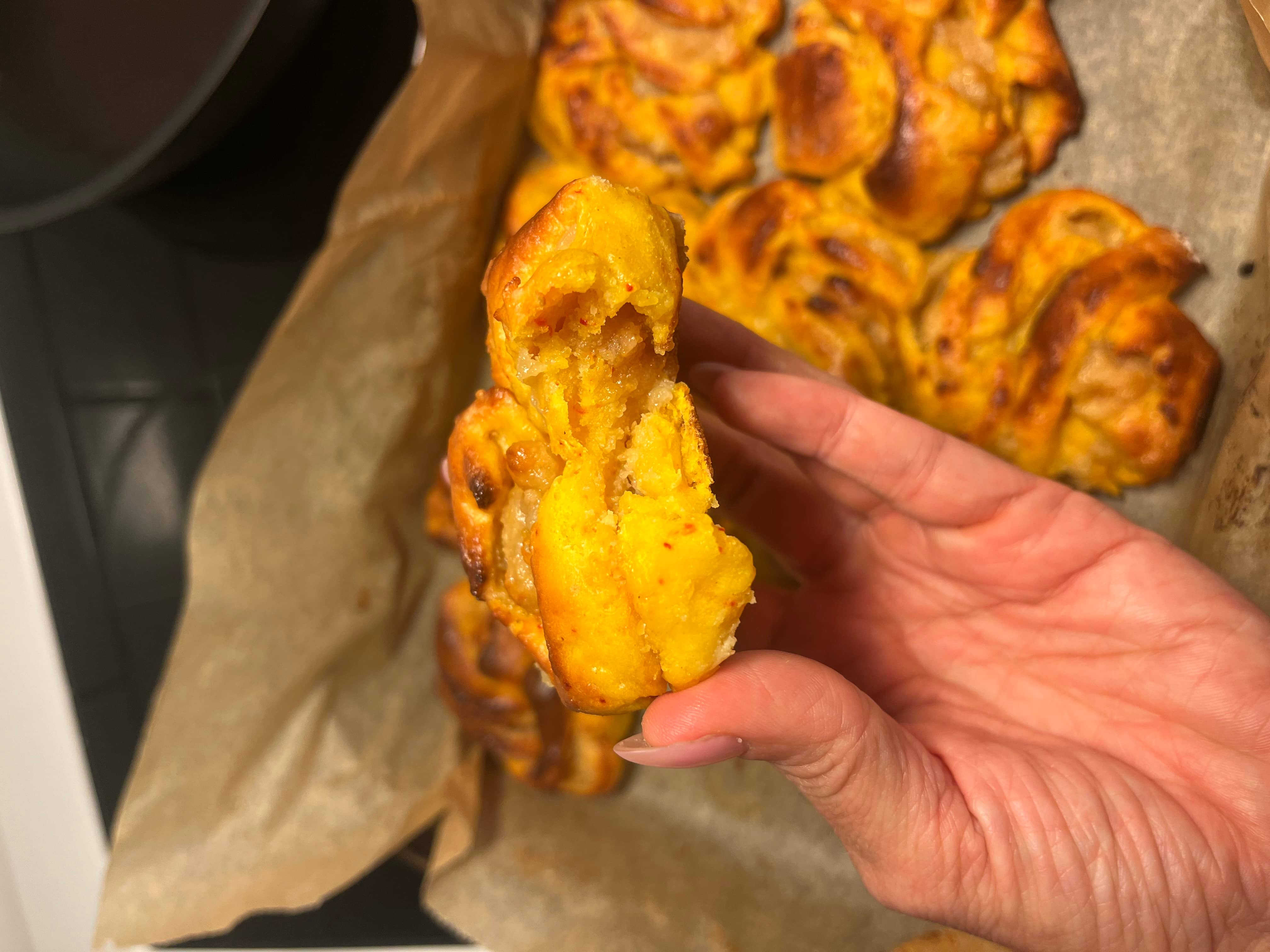 Proteinrika saffransbullar med marzipanfyllning 