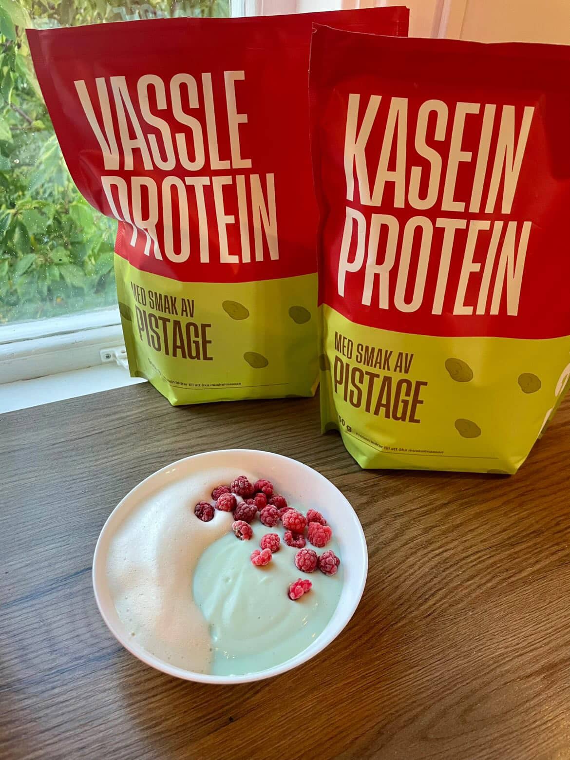 Proteingröt med pistage och fluffig topping vassle pistage