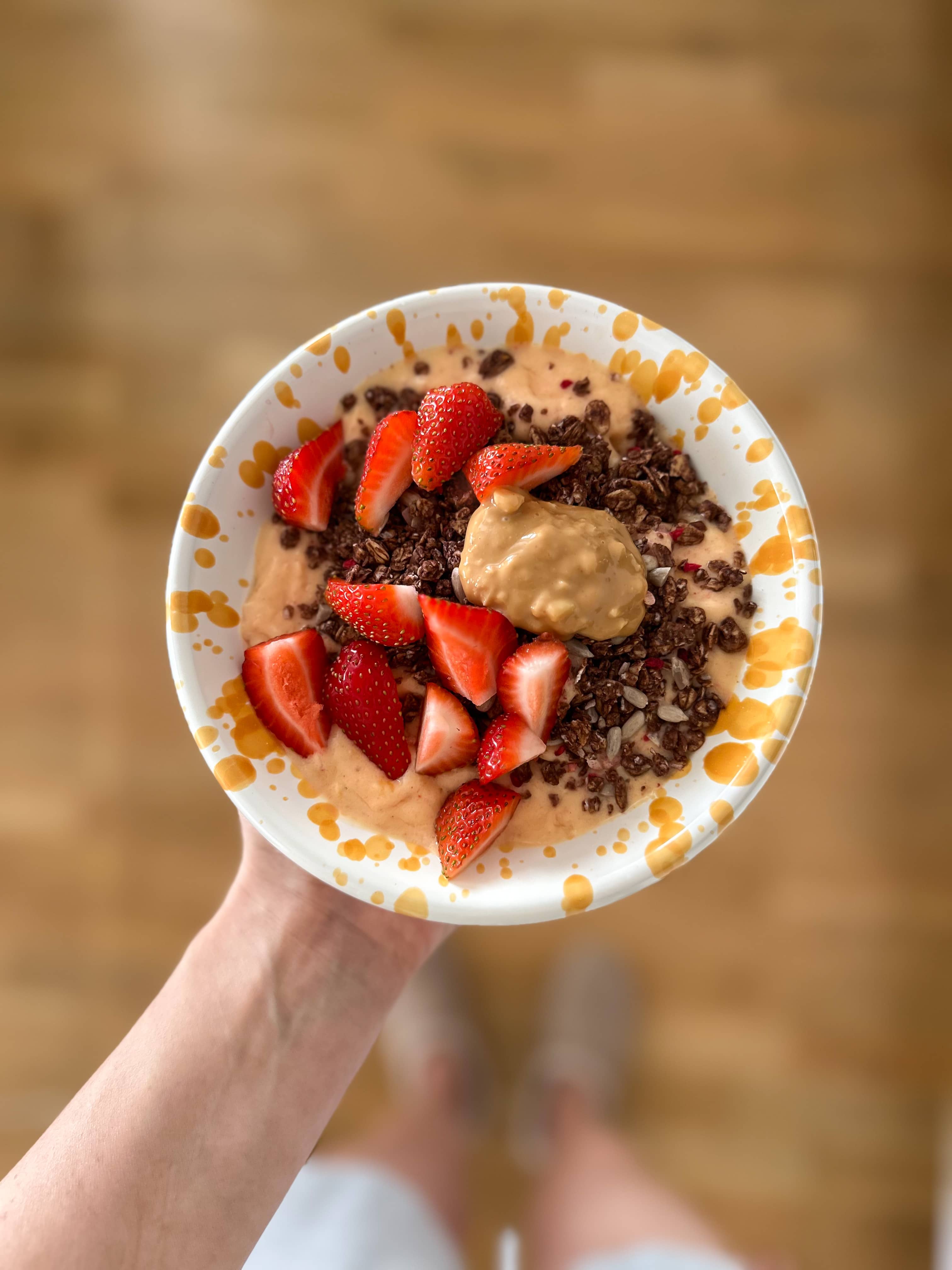 Smoothiebowl med banan, jordgubb- och citron 