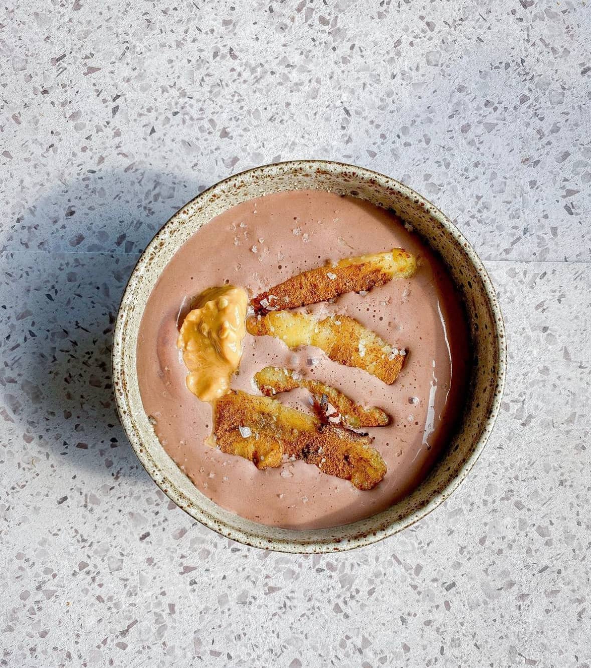 Overnight oats med karamelliserad banan- och nougat