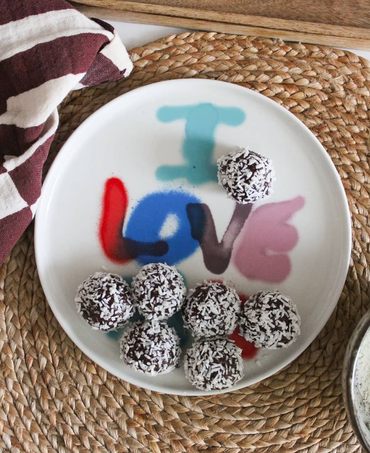 Proteinrika choklad- och dadelbollar