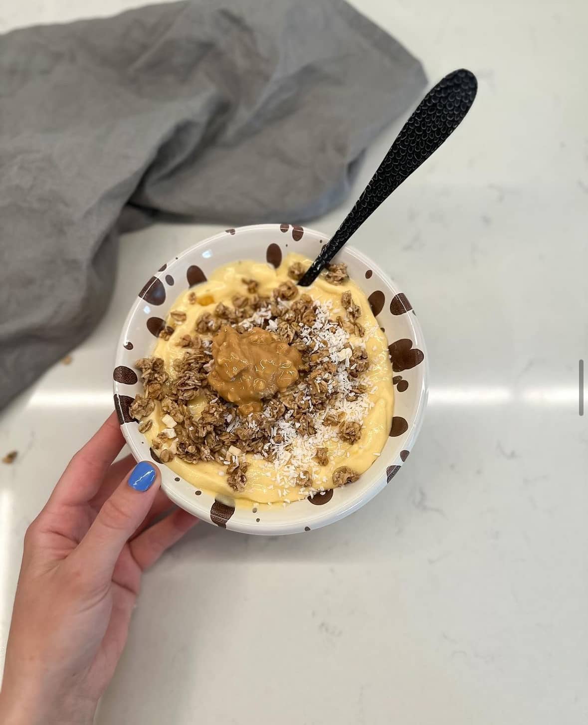 Proteinrik och somrig smoothiebowl 
