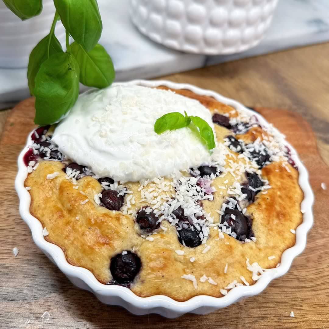 Proteinrik blåbärskaka med vaniljpudding