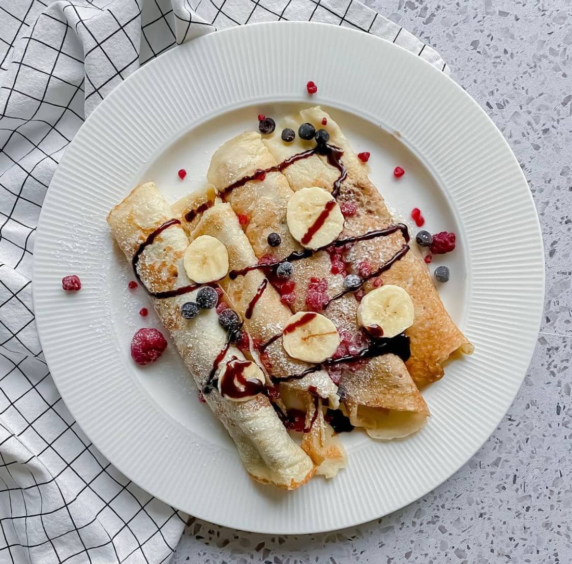 Tunna pannkakor med banan- och nougatkräm