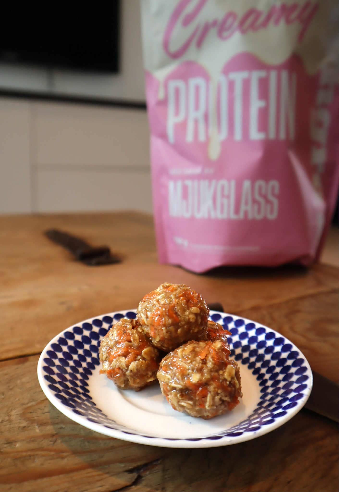 Krämiga proteinbollar med smak av morotskaka 