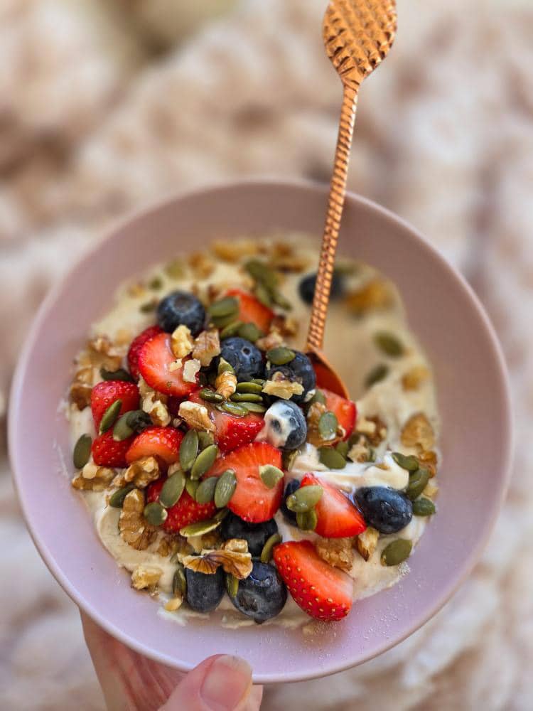 Grekisk yoghurt med proteinpulver vassle kanelbulle