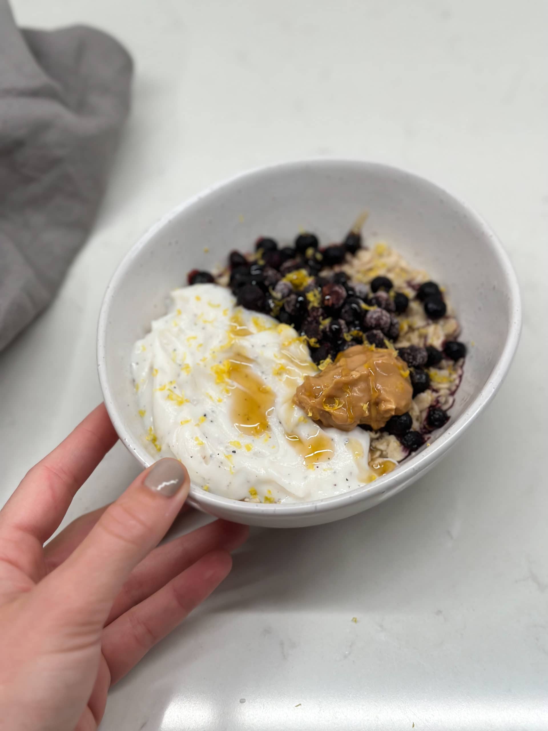 Havregrynsgröt med kardemumma, blåbär & citron