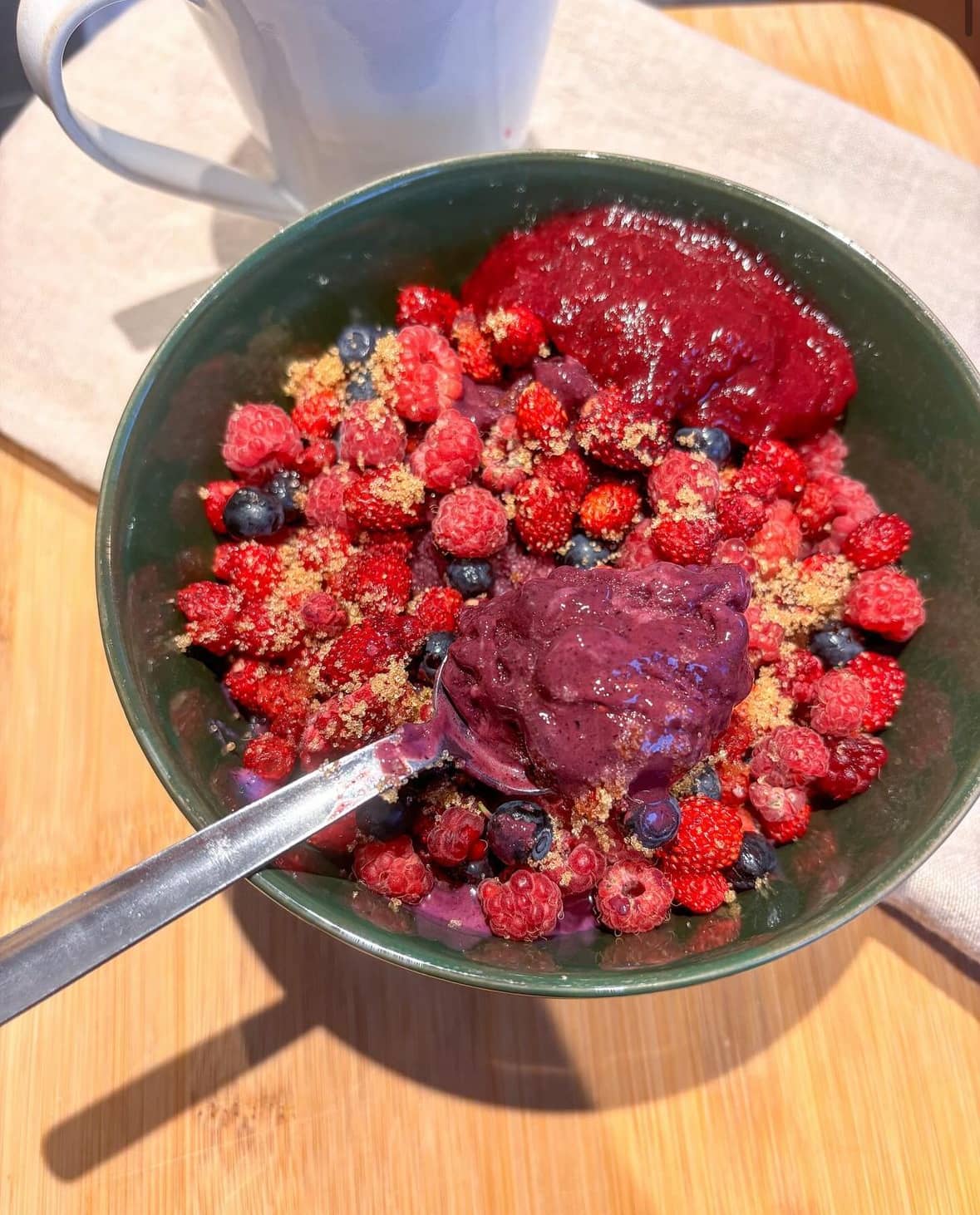 Proteinrik blåbärsglass