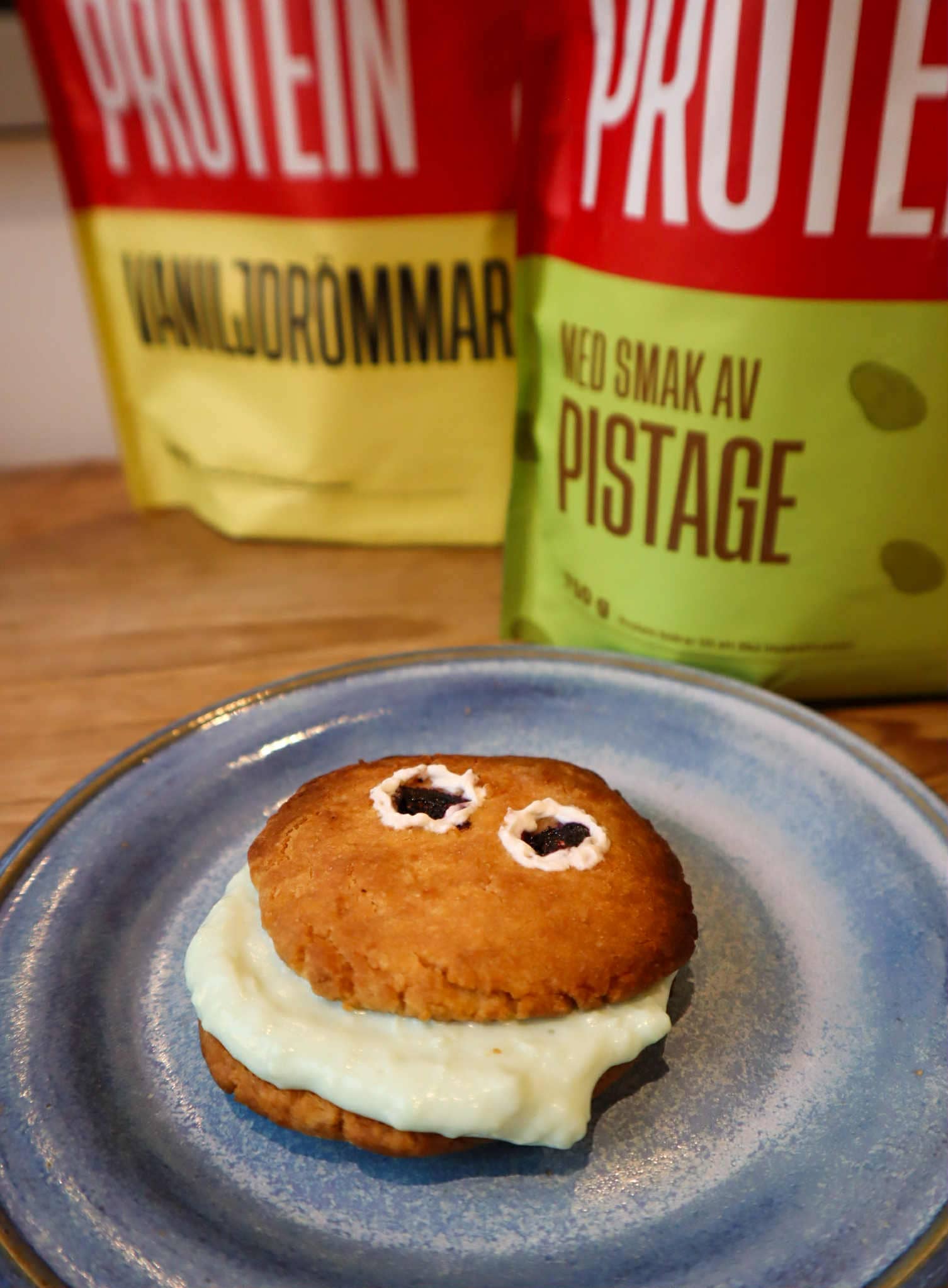 Proteinrika vanilj- och pistagecookies till halloween 