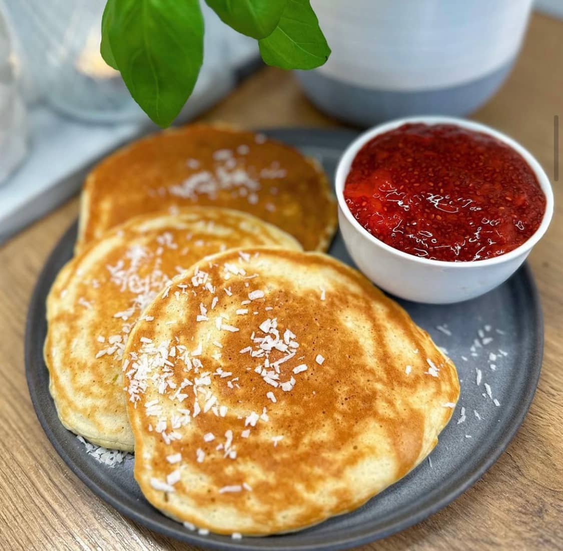 Proteinrika vaniljpannkakor med chiasylt