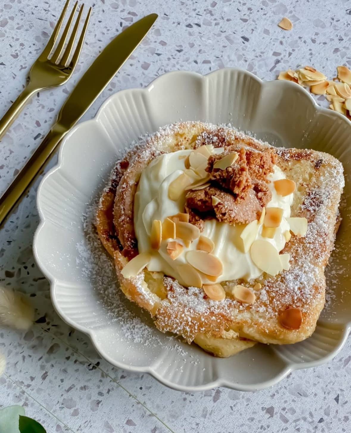 Fattiga riddare med smak av semla 