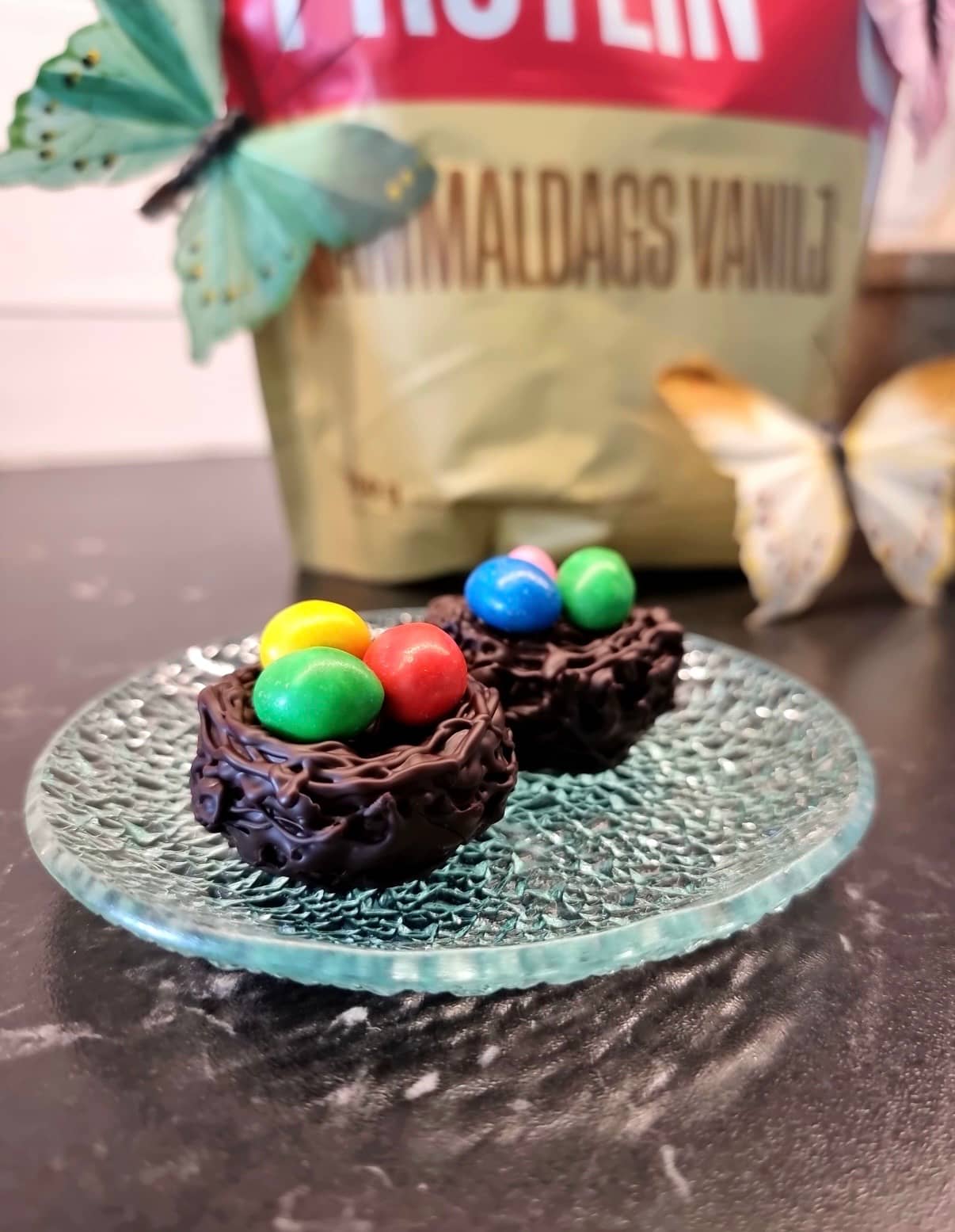 Proteinrika fågelbon - peanut butter cups kasein gammaldags vanilj