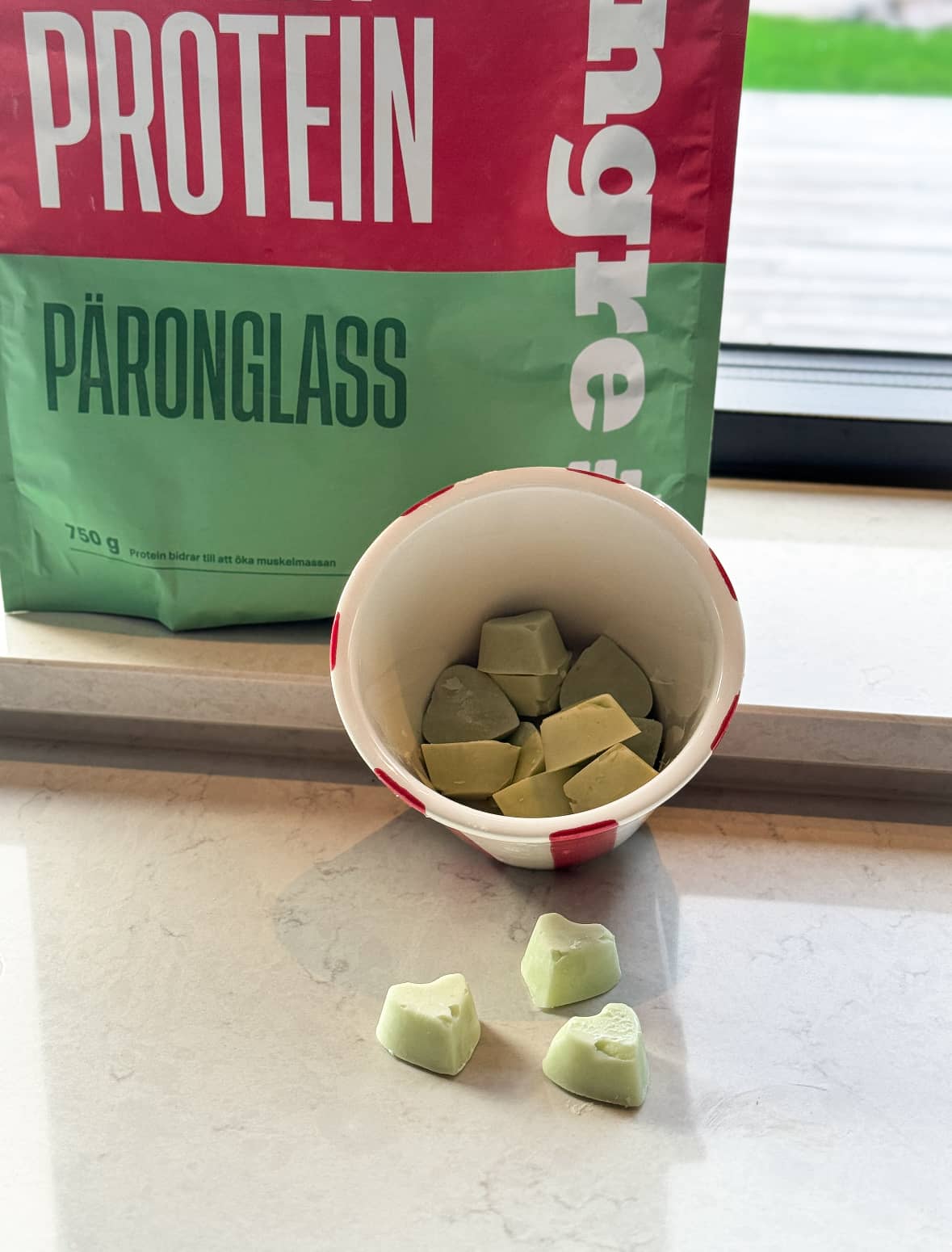 Proteinrika praliner med citron- och päronsmak kasein päronglass
