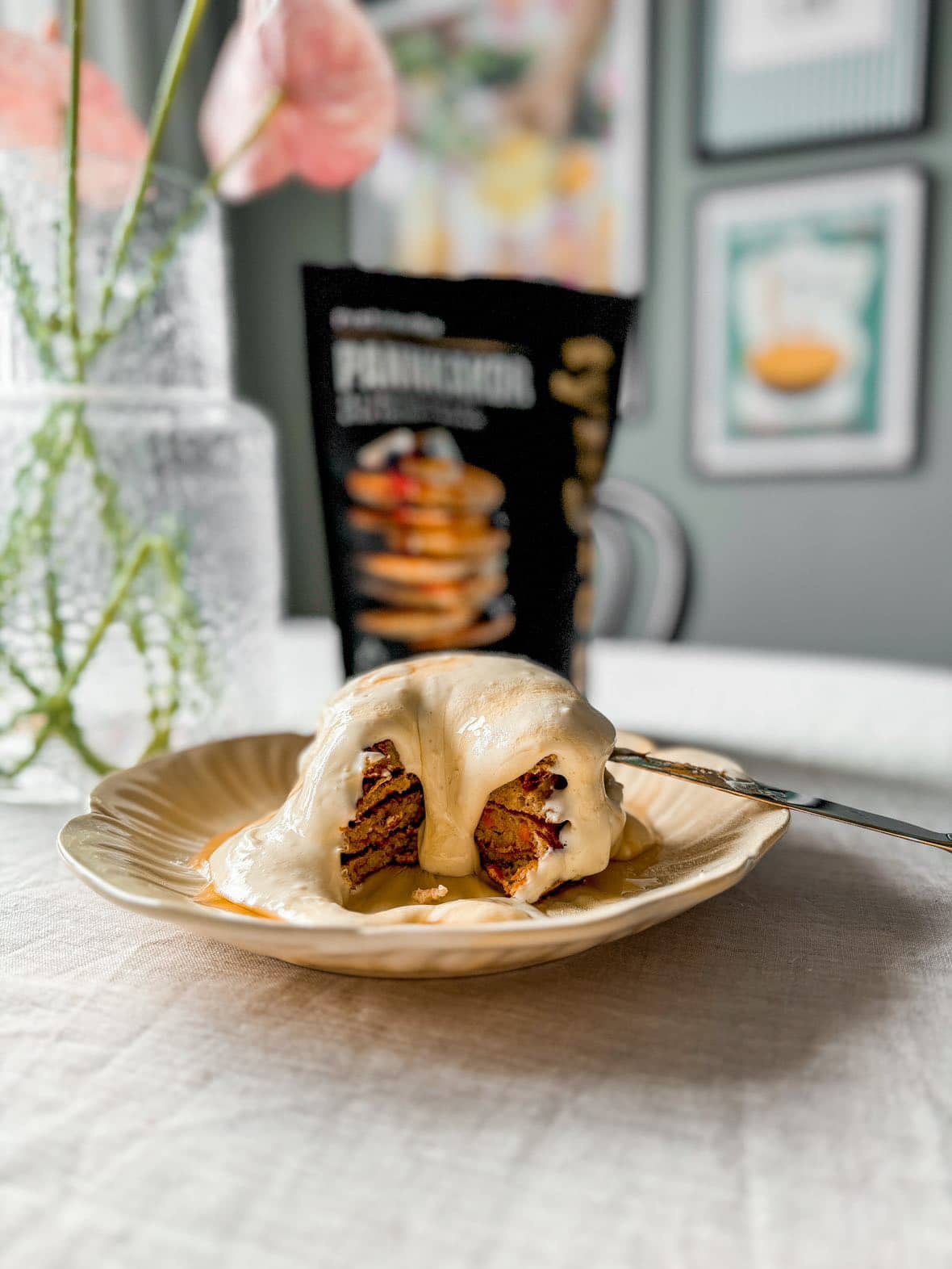 Proteinpannkakor med smak av morotskaka 