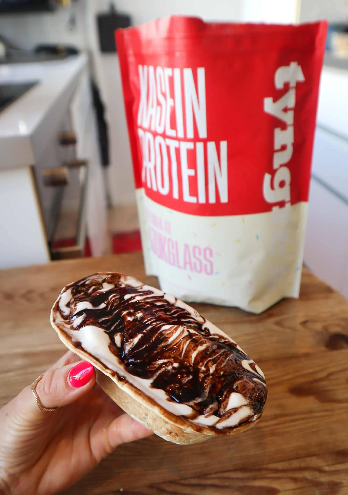Proteinrika glassbåtar fyllda med mjukglass kasein mjukglass