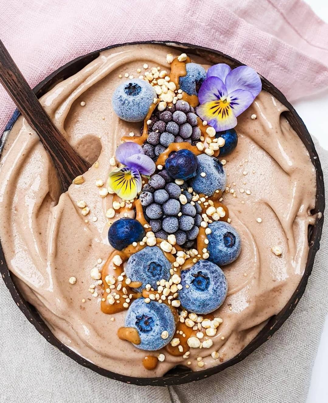 Proteinrik och vegansk smoothiebowl