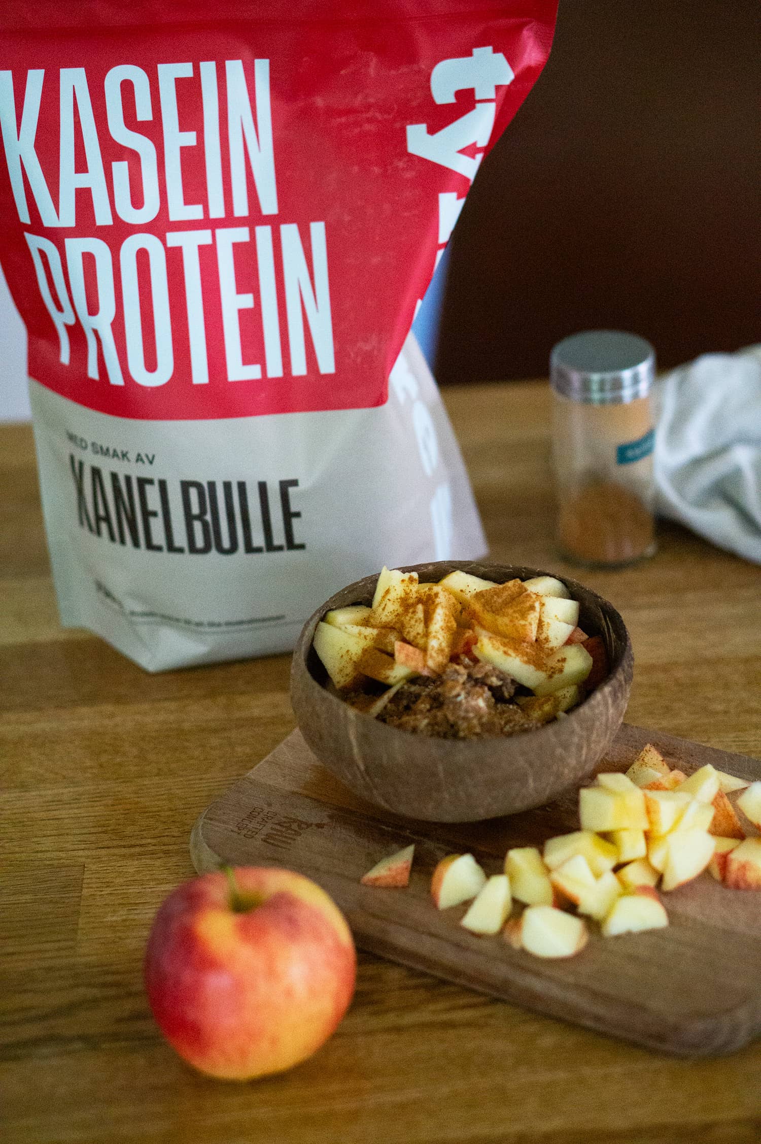 Proteinrik kanelbullegröt med äpple kasein kanelbulle