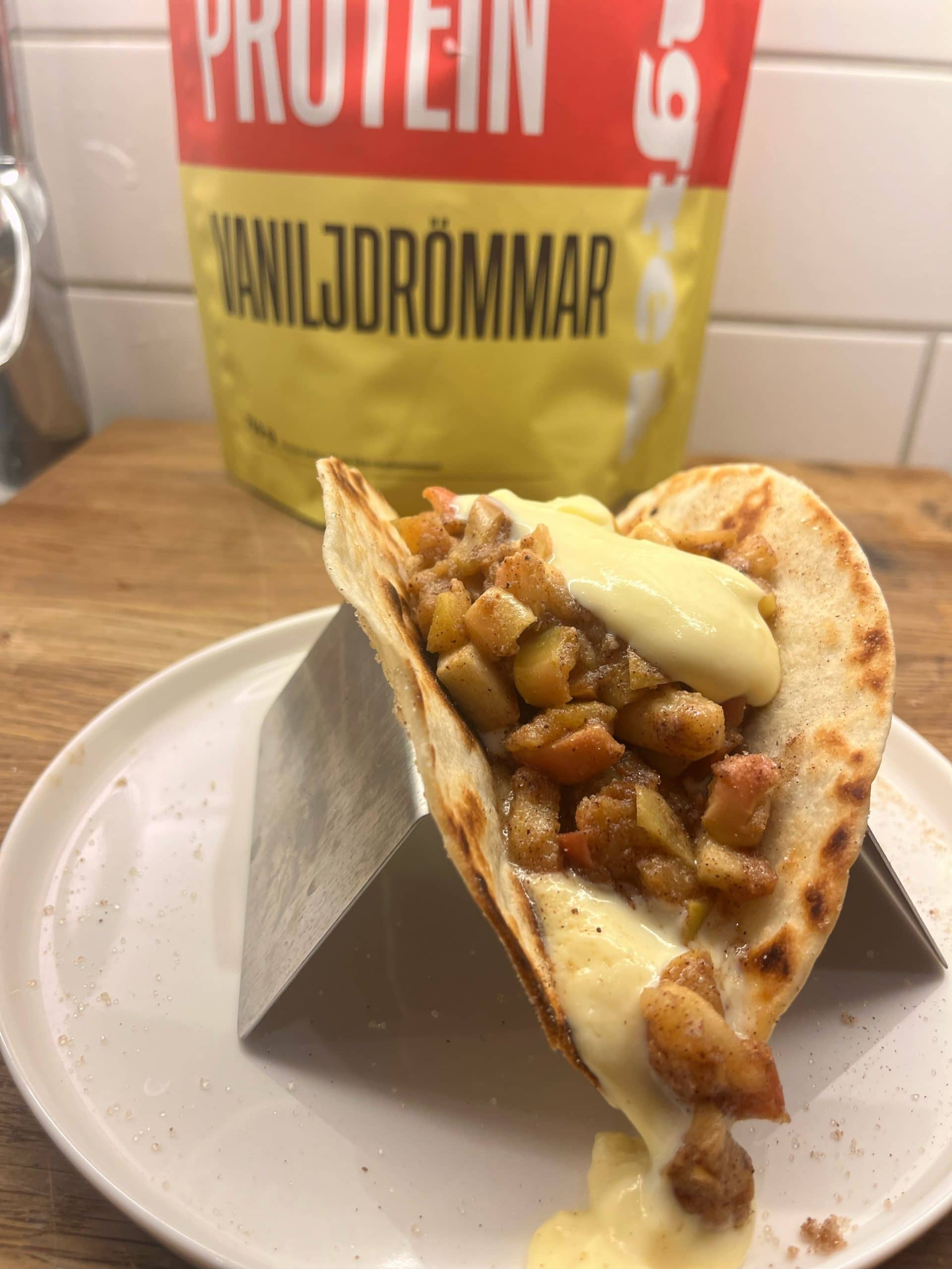 Äppeltacos med kaseinfluff