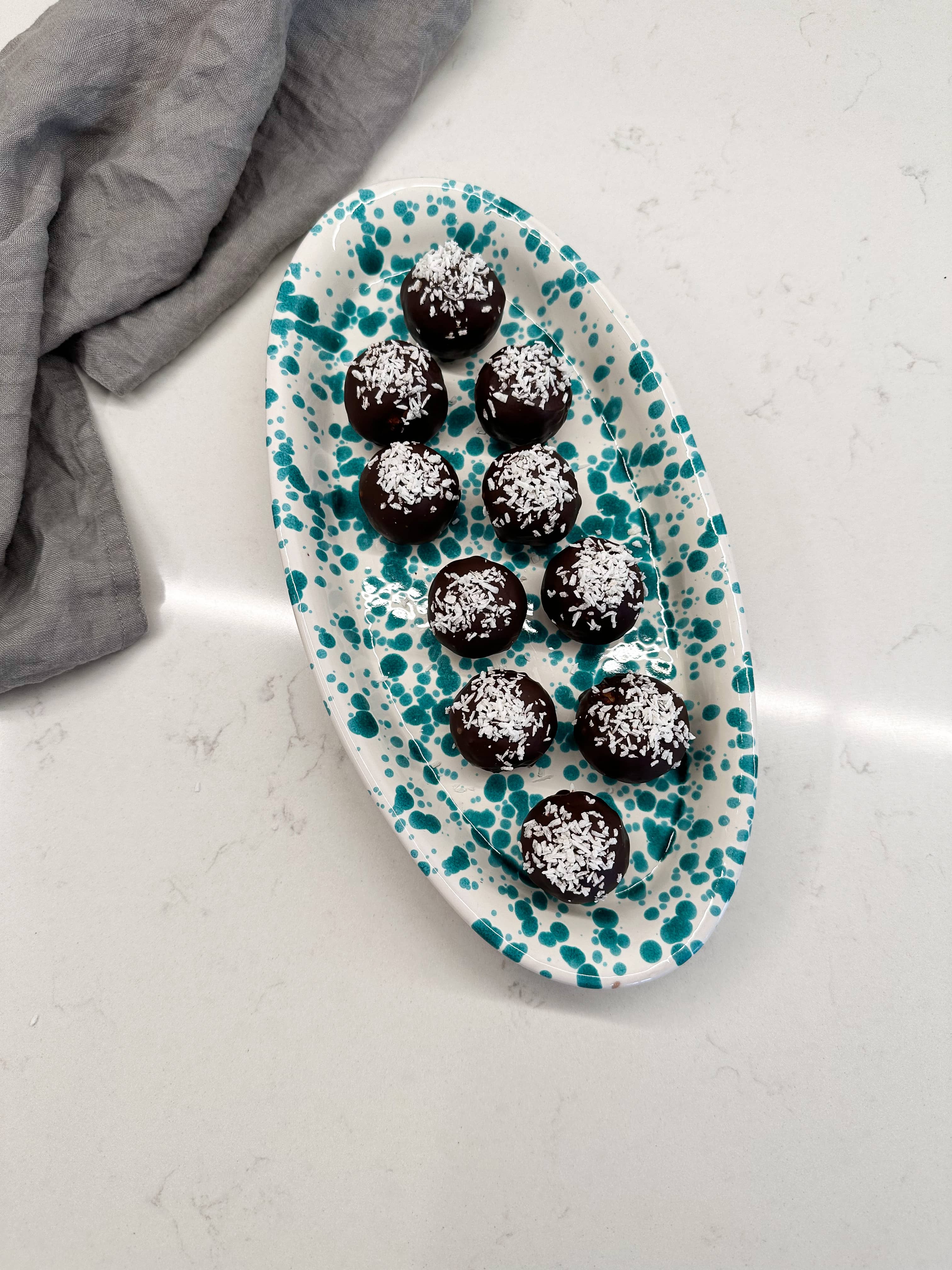 Proteinbollar med päron- och mintchoklad