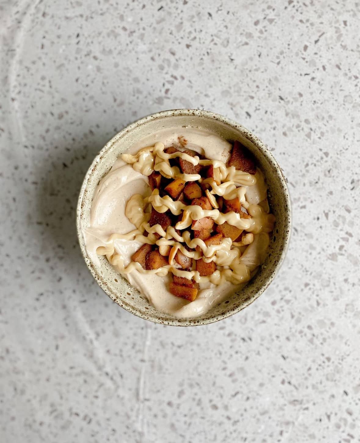 Overnight oats med salt karamell- och äpple
