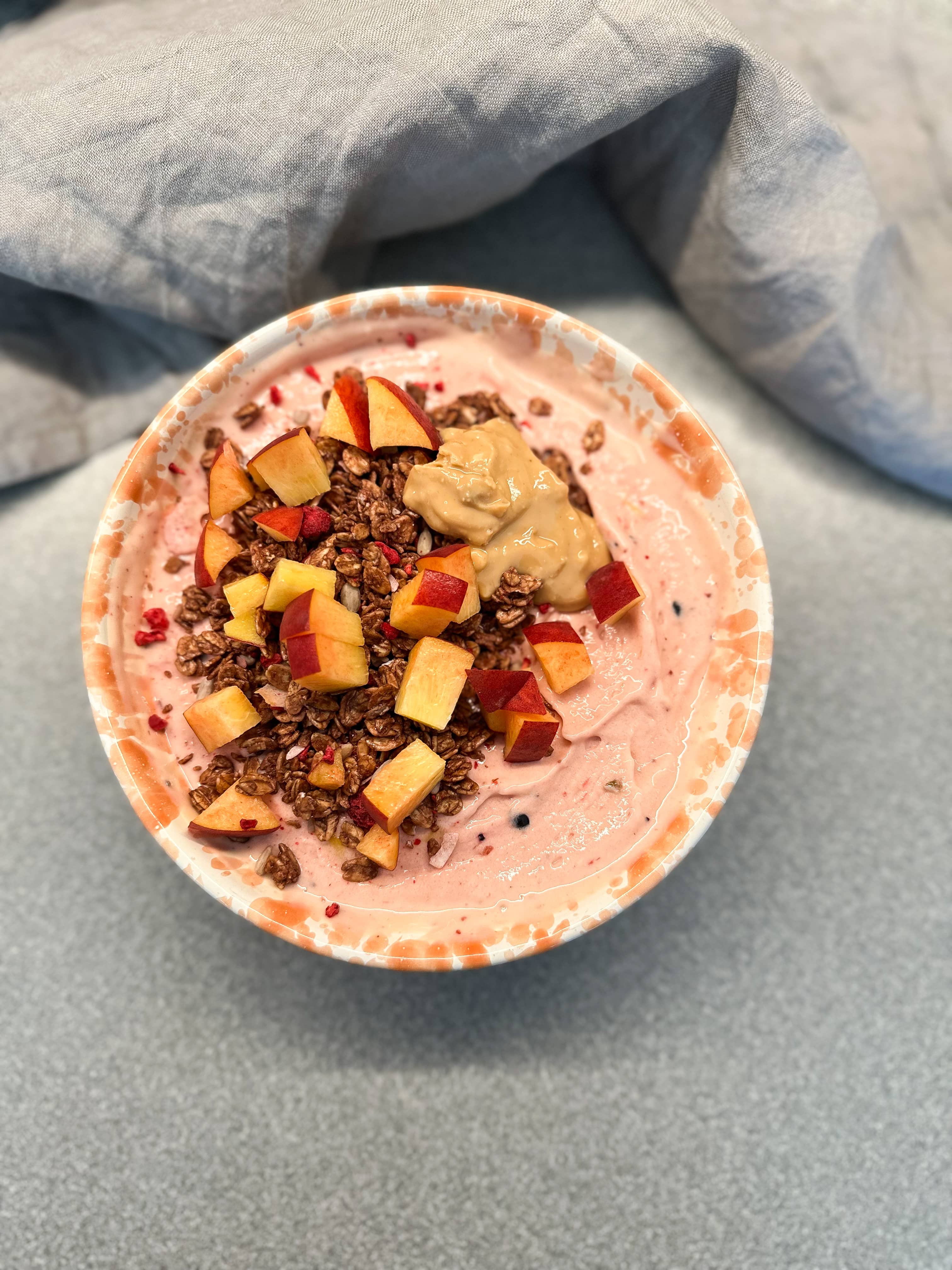 Smoothiebowl med jordgubb- och banan
