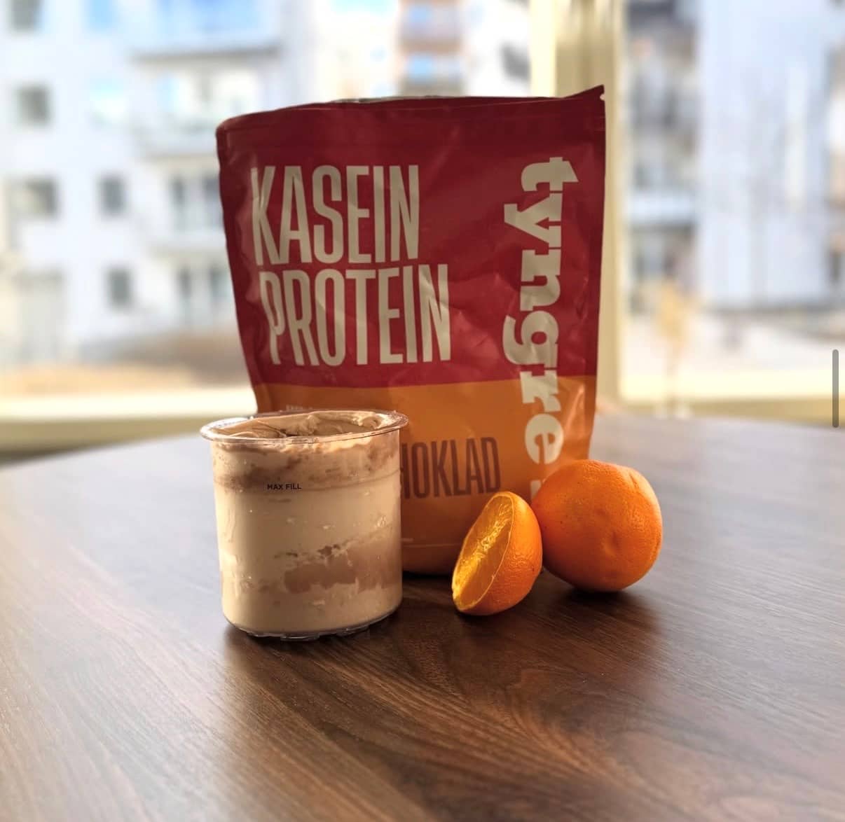 Proteinrik glass med apelsinchoklad kasein apelsinchoklad