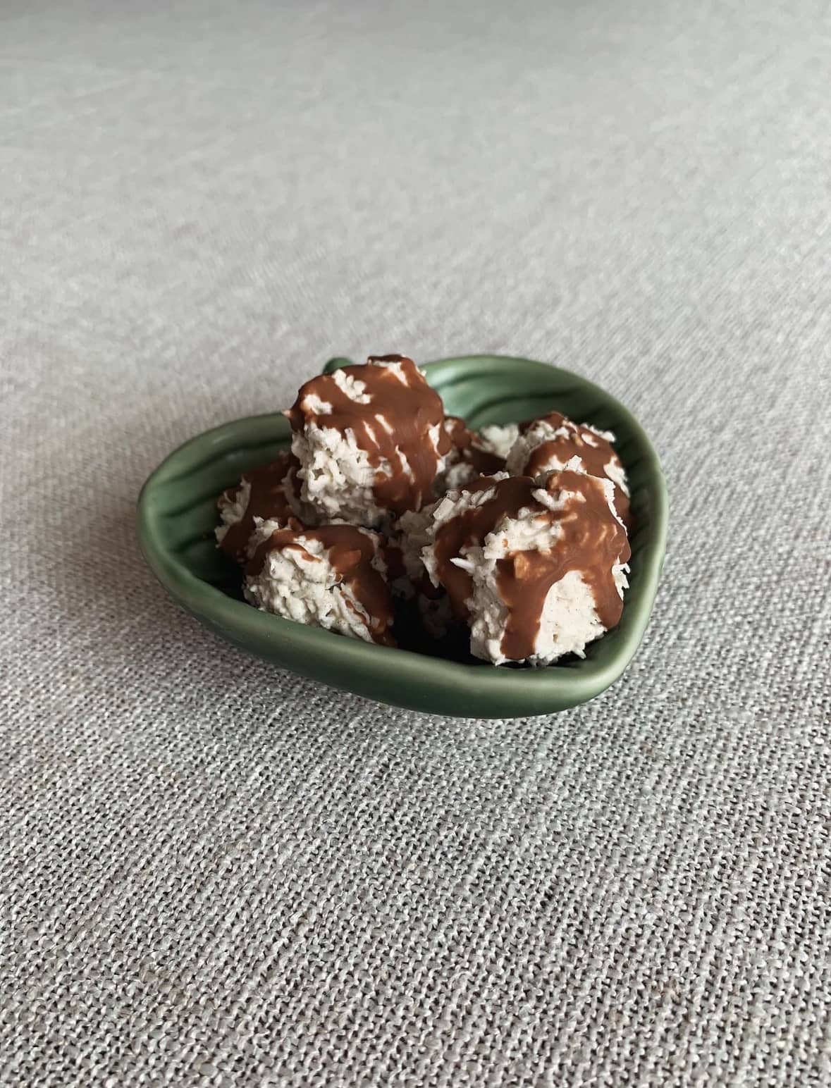 Enkla och proteinrika kokostoppar 