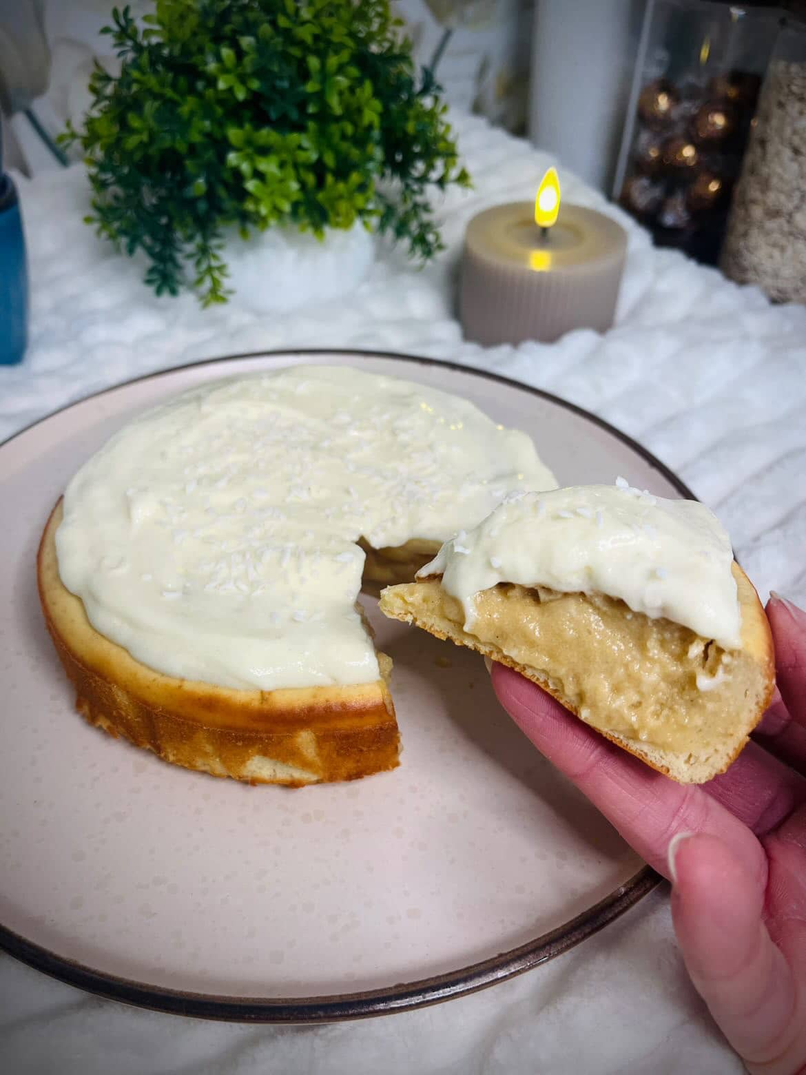 Proteinrik semmelkladdkaka med vaniljfrosting 