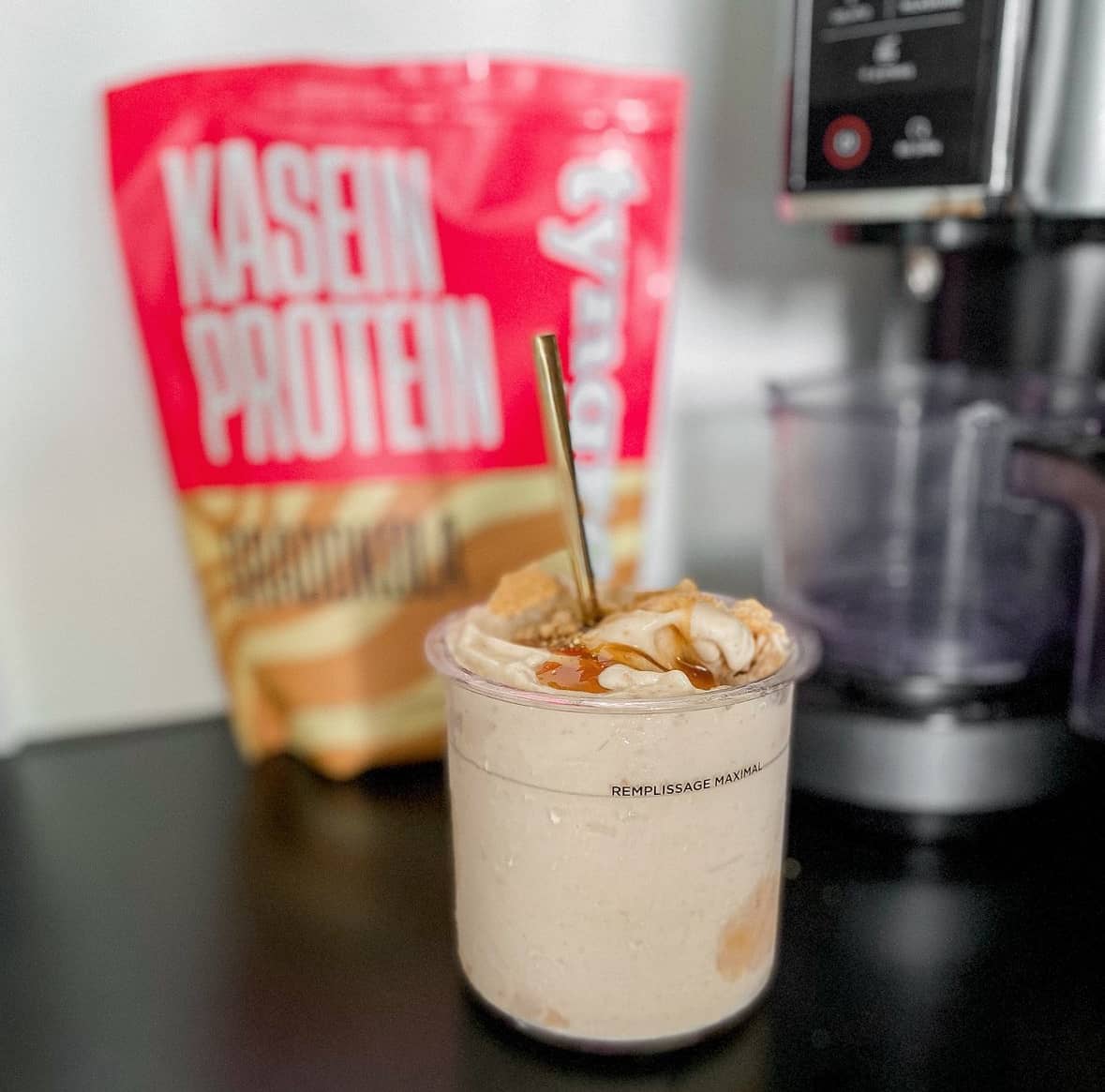 Proteinglass med gräddkola och crunch