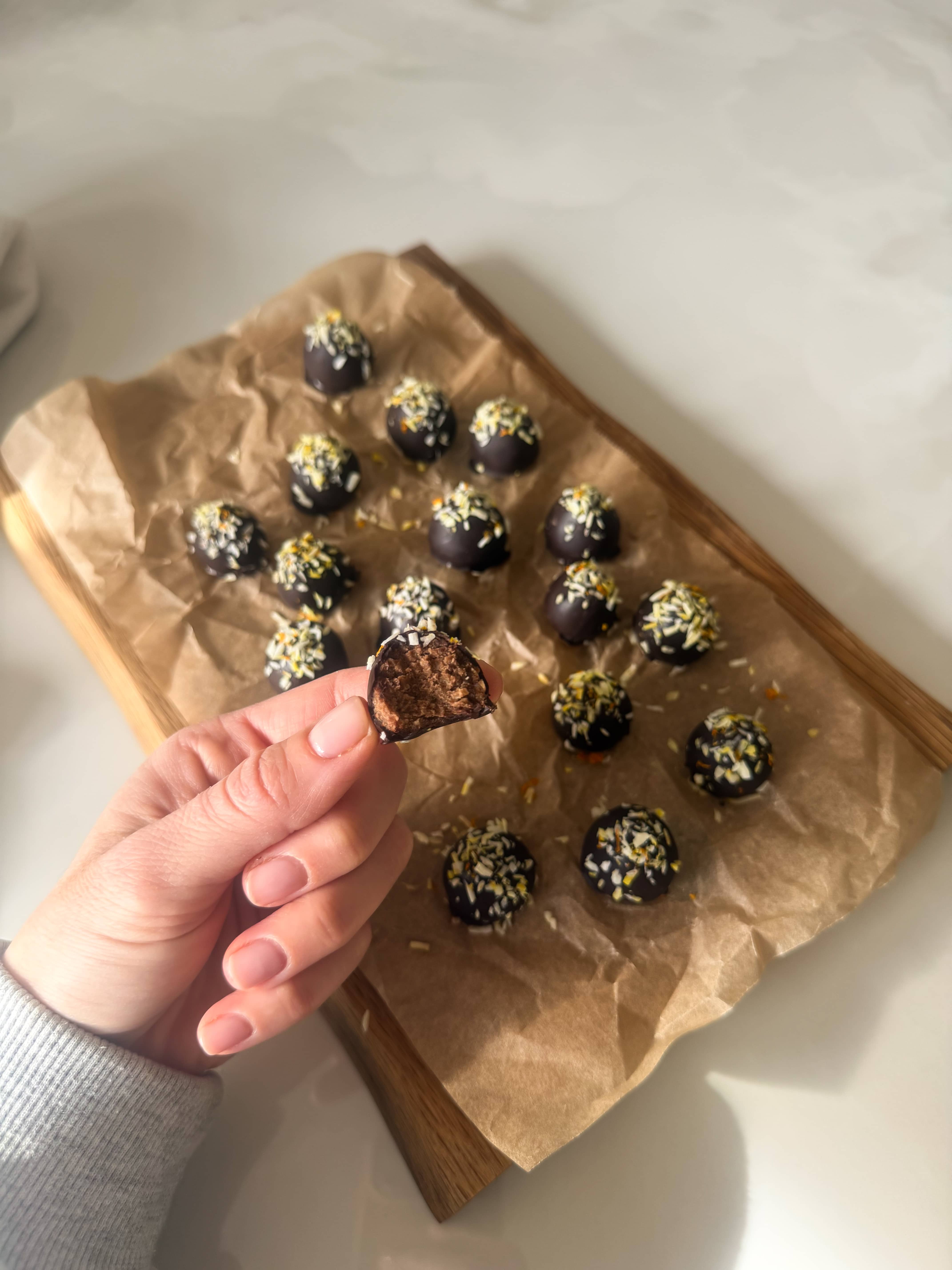 Chokladdoppade proteinbollar med apelsinchoklad kasein apelsinchoklad 