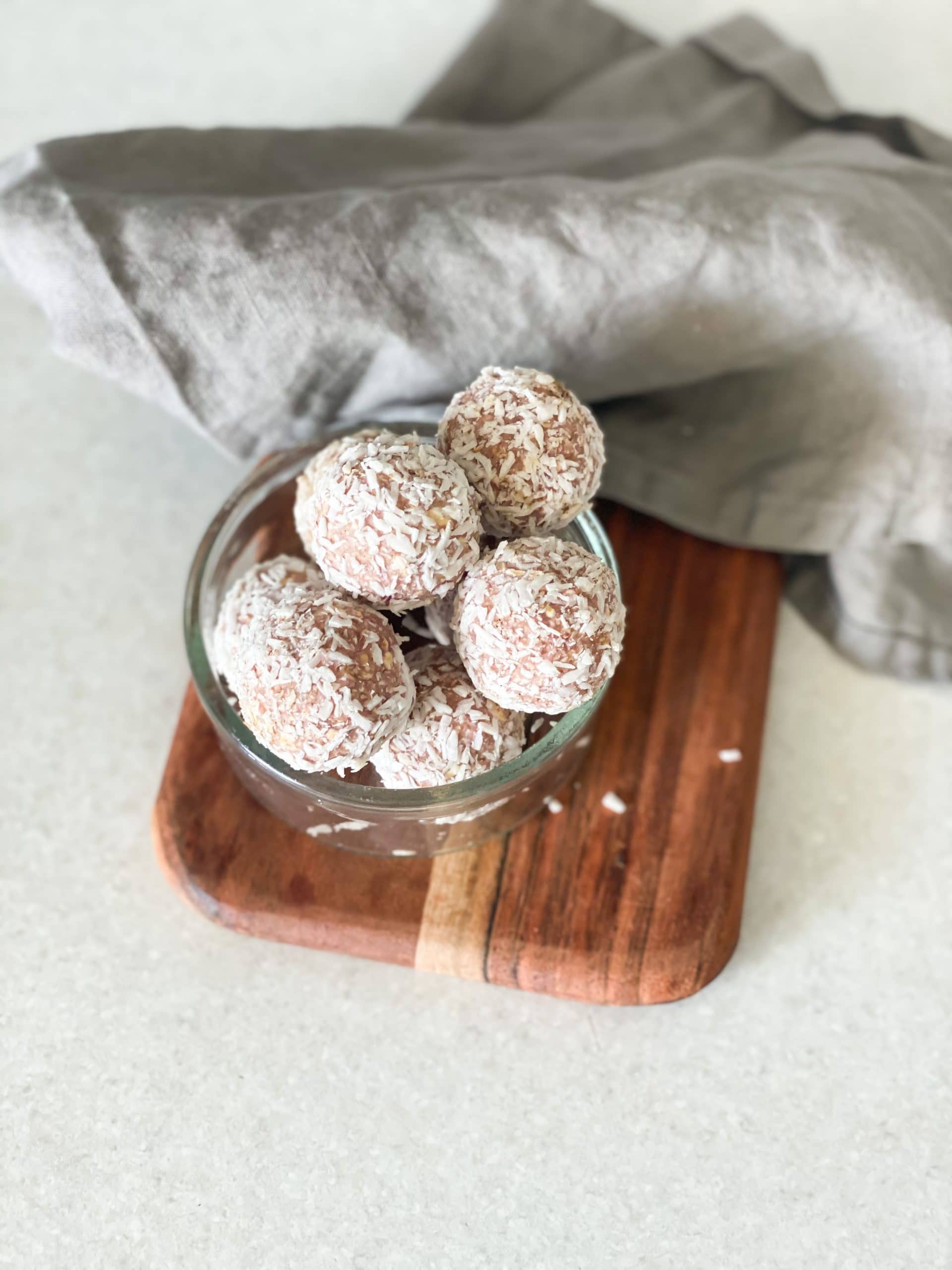 Proteinbollar med hallon- och lakrits