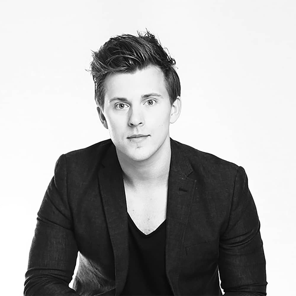 Daniel J Larsson