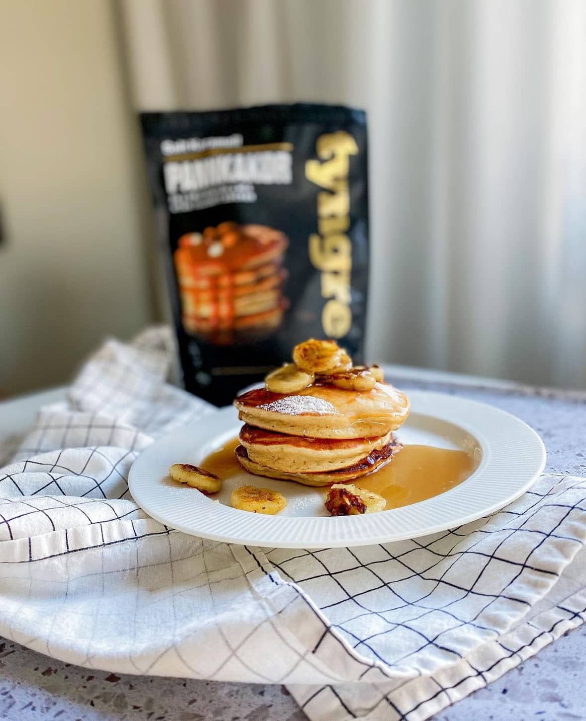 Proteinpannkakor med karamelliserad banan 