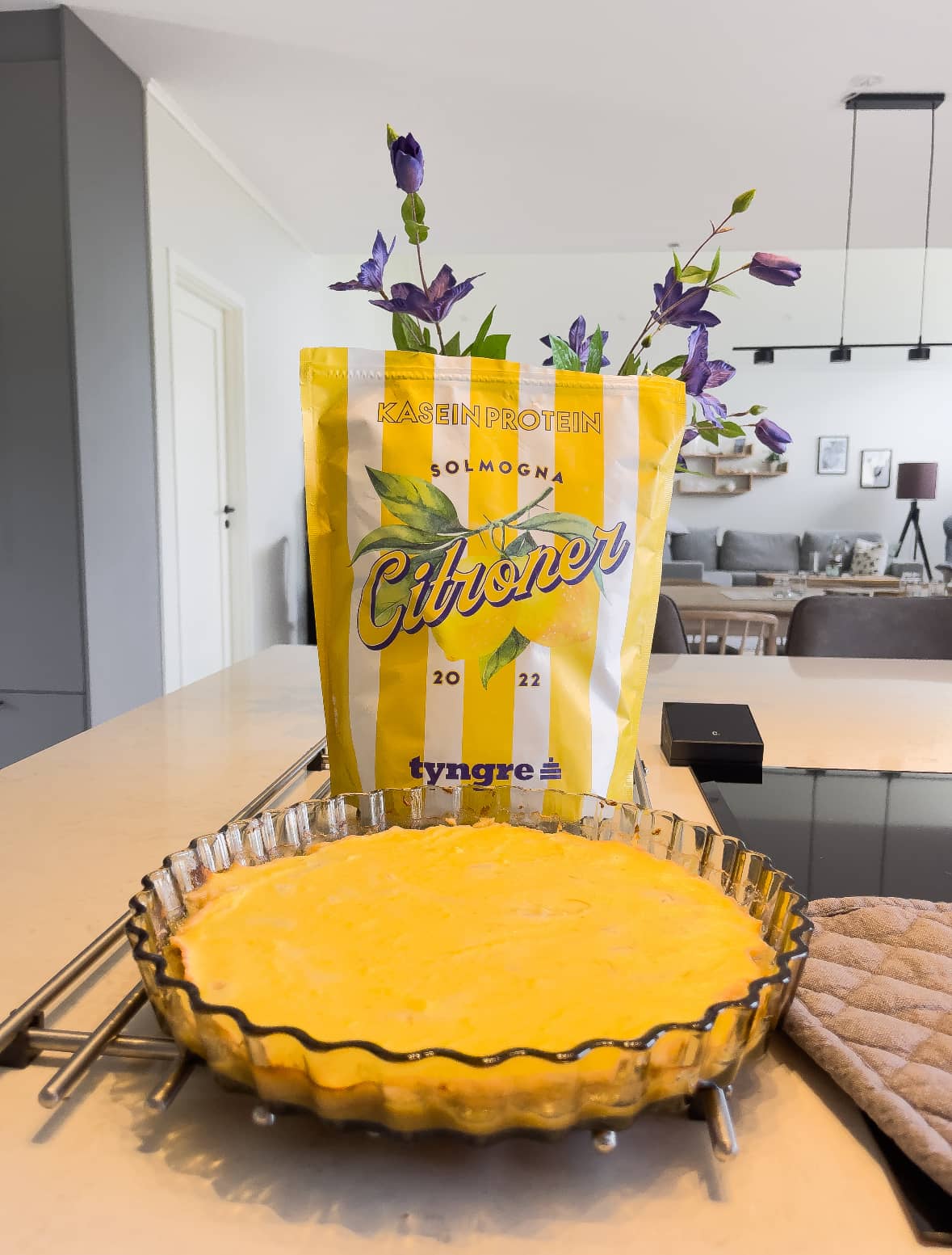Proteinrik rabarberpaj med citrontäcke